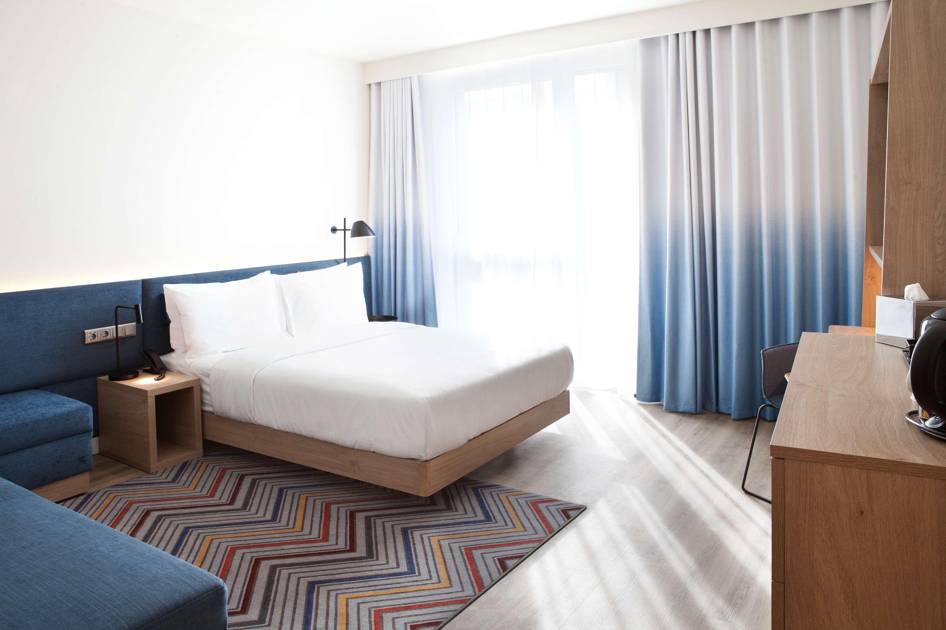 Hampton By Hilton Munich Airport South Hotel 3*