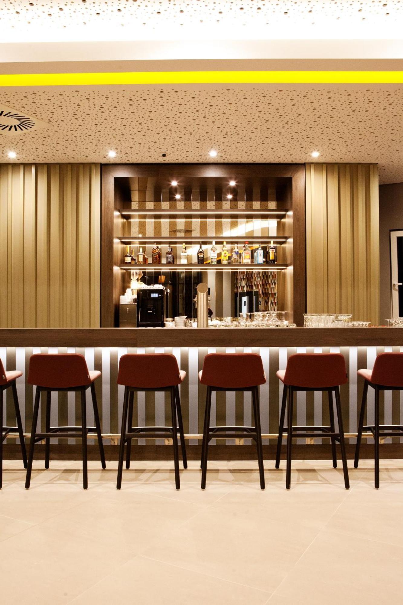 Hampton By Hilton Munich Airport South Hotel 3*