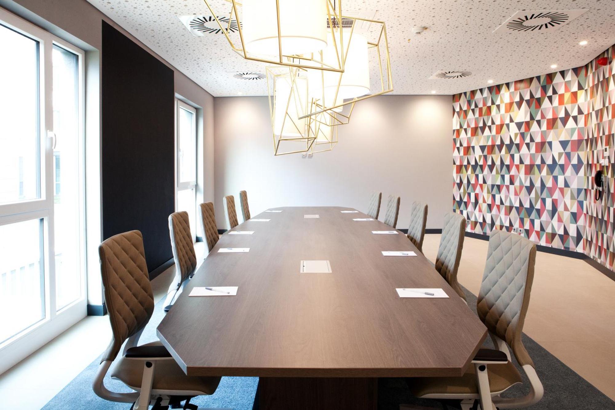 Hampton By Hilton Munich Airport South 3*