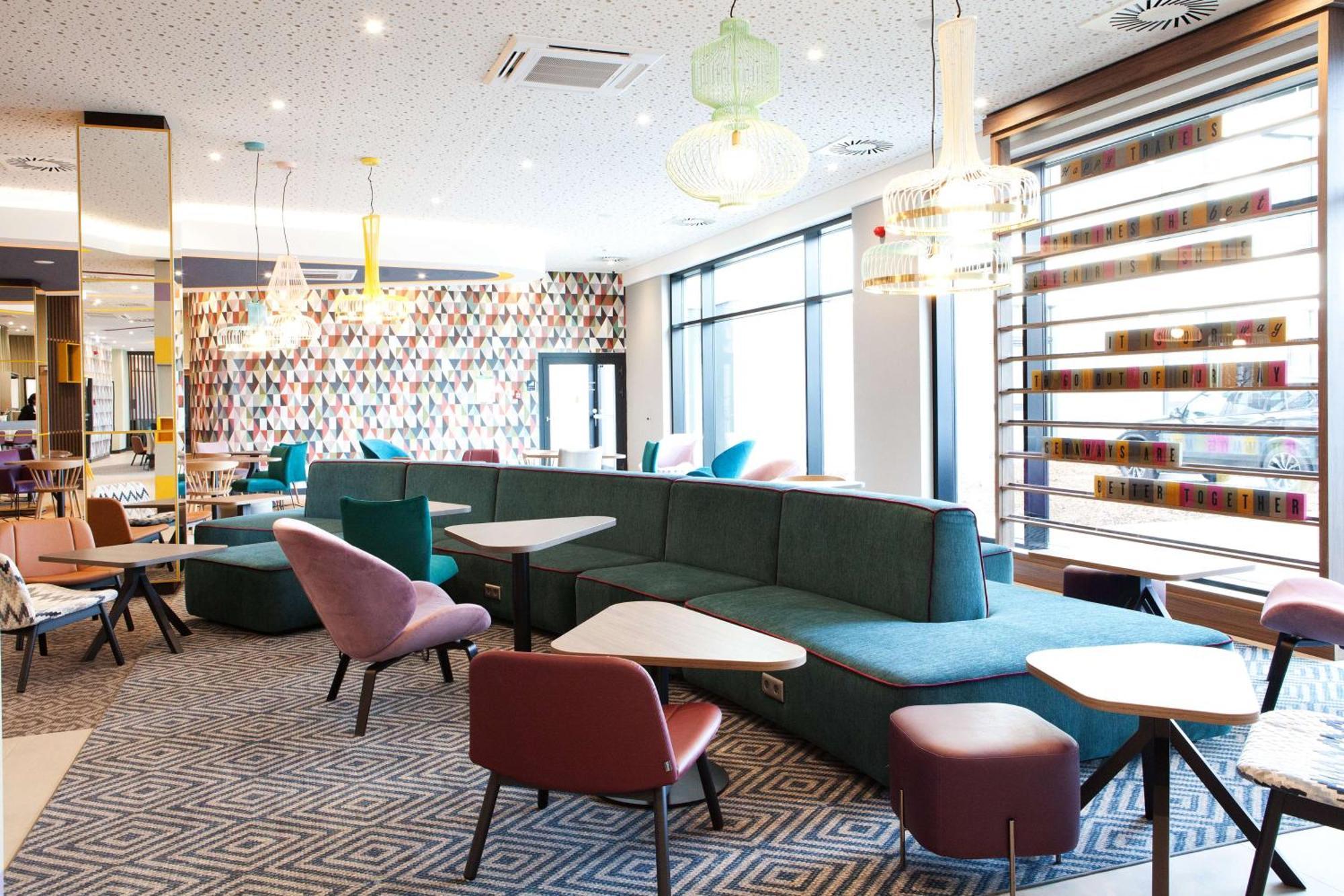 Hampton By Hilton Munich Airport South Hotel 3*