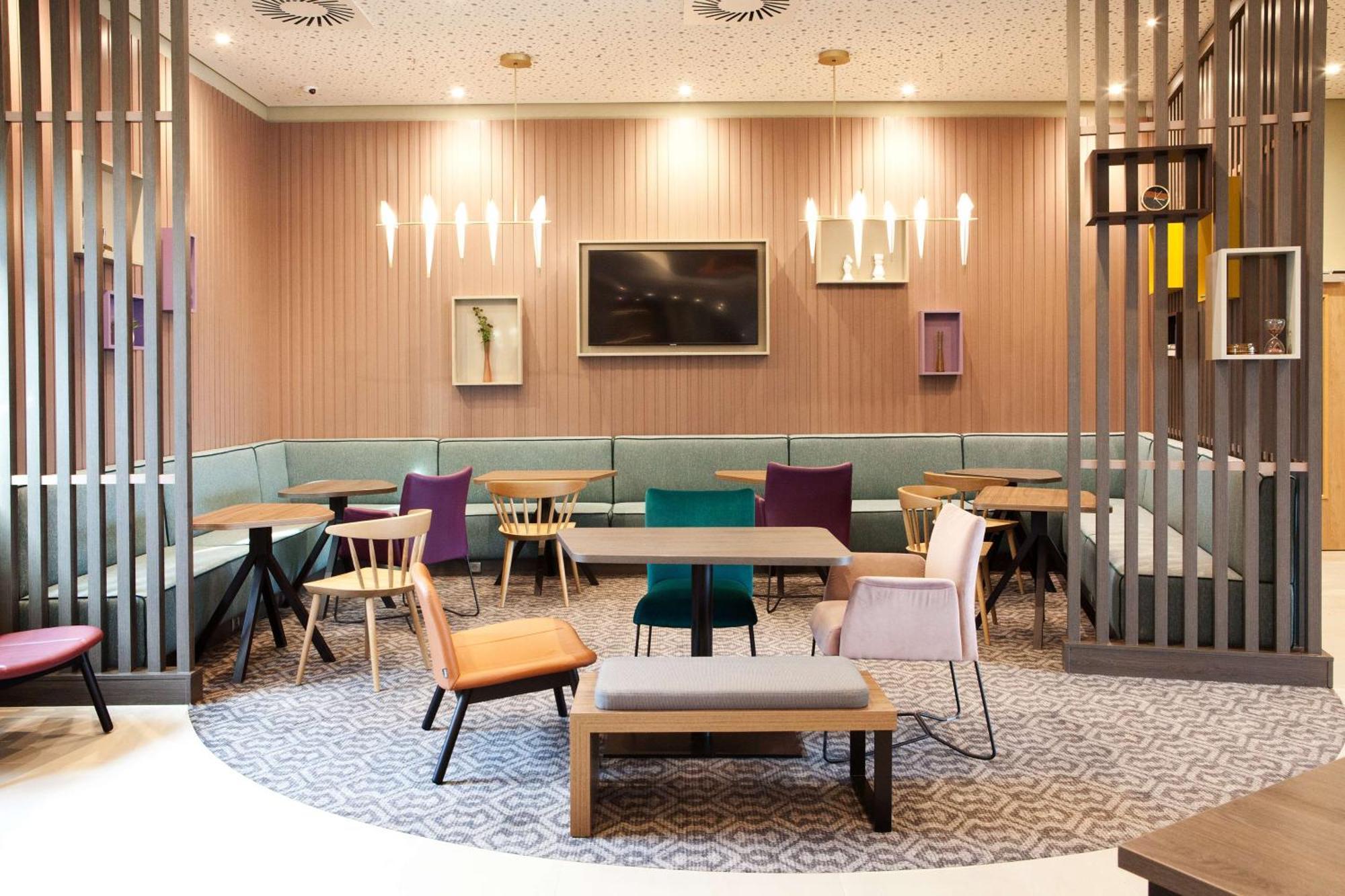 Hotel Hampton By Hilton Munich Airport South 3*